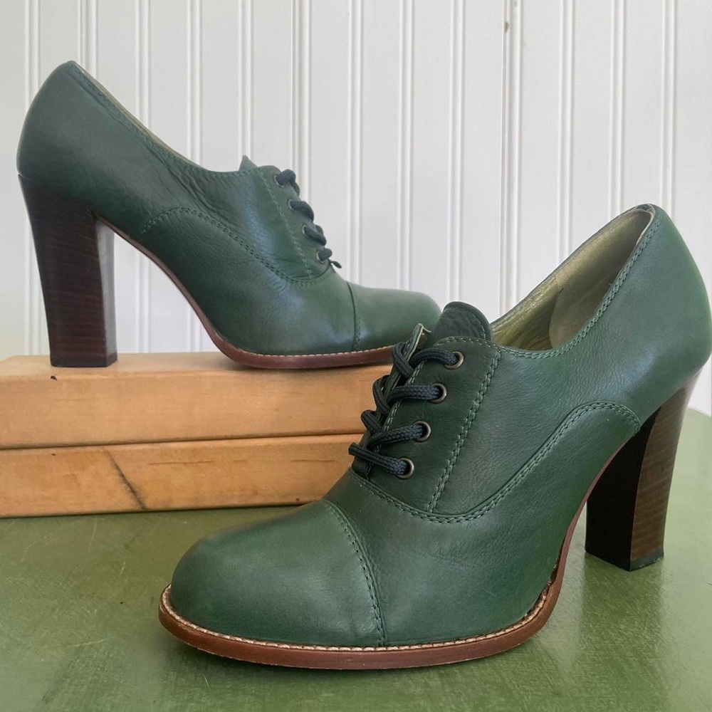 Marc Jacobs Italy-Made Heeled Oxford/Granny Shoes with Cap Toes